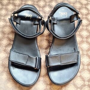 Beek size 11 black sandals